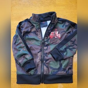 NIKE AIR JORDAN CAMO JACKET EXCELLENT CONDITION SZ 12 MONTHS
